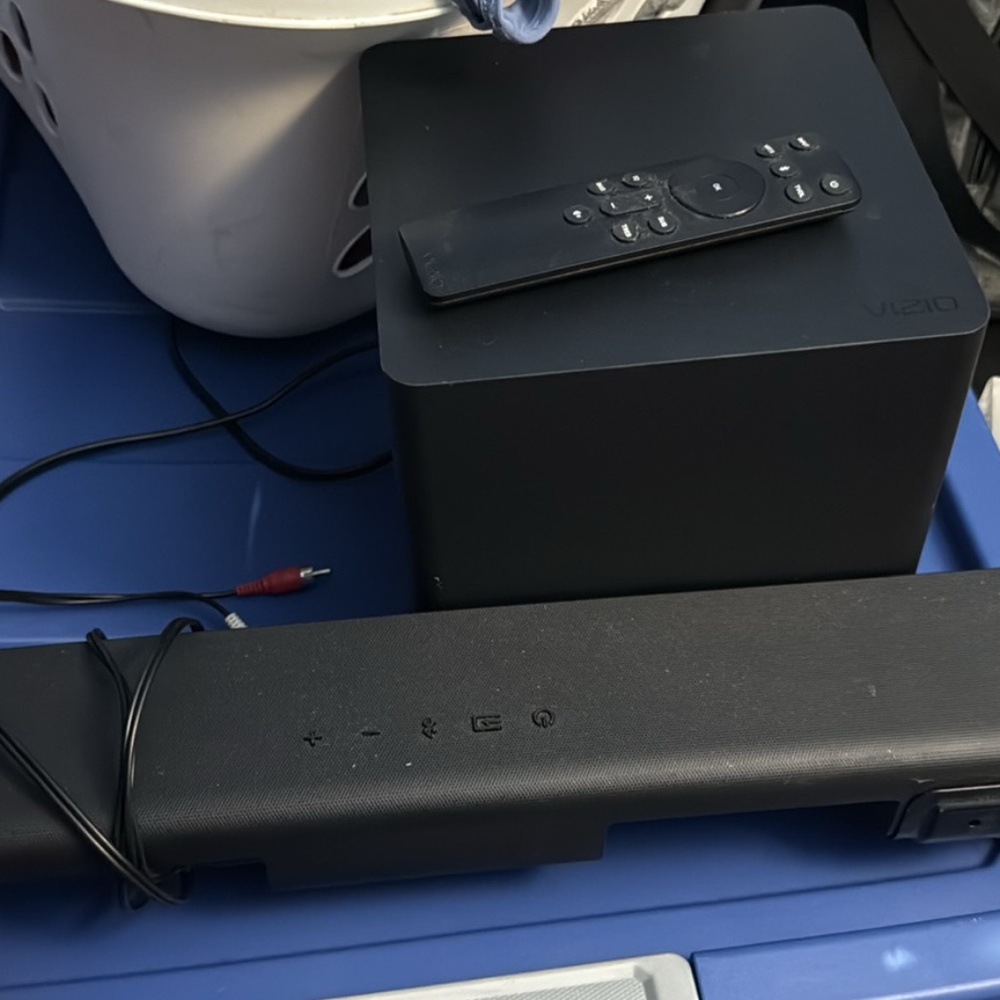 Vizio Soundbar with sub woofer